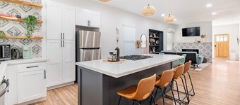 Charming Pet Friendly 3-BR Home in Downtown Riverside, Perfect for Monthly Stays