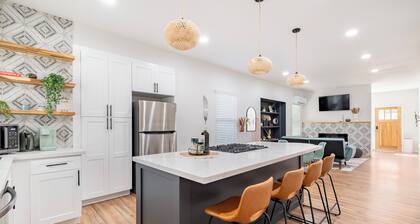 Charming Pet Friendly 3-BR Home in Downtown Riverside, Perfect for Monthly Stays