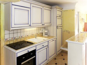 Fridge, dishwasher, cookware/dishes/utensils