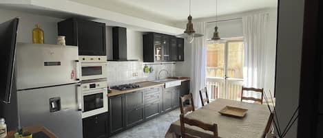 Oven, stovetop, dishwasher, cookware/dishes/utensils
