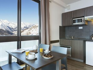 Fridge, microwave, dishwasher, toaster