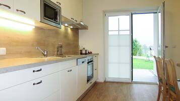 Kühlschrank, Mikrowelle, Ofen, Geschirrspüler