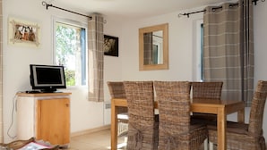 Dining - Les Hauts de la Houle 26K by Interhome (Cancale)