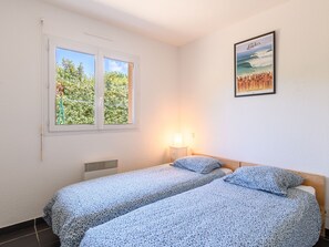 3 sovrum, skrivbord, strykjärn/strykbräda och wi-fi