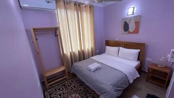 Comfort-Apartment, 2 Schlafzimmer, Balkon, Bergblick | 2 Schlafzimmer, laptopgeeigneter Arbeitsplatz, Bügeleisen/Bügelbrett