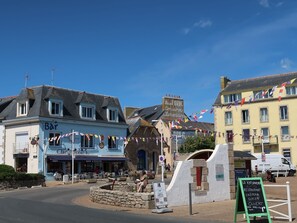 Experience the charm of a seaside town with its vibrant bars, restaurants, and specialty stores.
