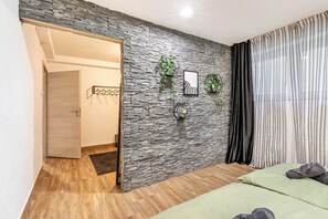 3 bedrooms, iron/ironing board, free WiFi, bed sheets