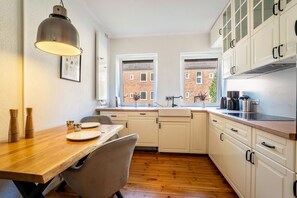 Réfrigérateur, four, plaque de cuisson, lave-vaisselle