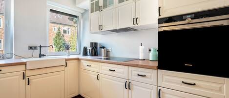 Kühlschrank, Ofen, Herdplatte, Geschirrspüler