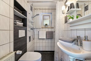 Dusche, Haartrockner, Handtücher