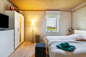 3 slaapkamers, een strijkplank/strijkijzer, gratis wifi, beddengoed