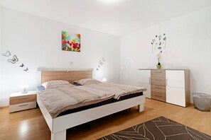 2 chambres, fer et planche à repasser, Wi-Fi gratuit, draps fournis