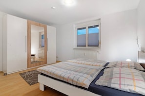 2 chambres, fer et planche à repasser, Wi-Fi gratuit, draps fournis
