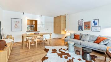 Fernseher, Tischtennisplatte