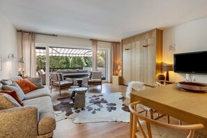 Fernseher, Tischtennisplatte