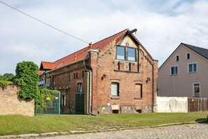 Exterior - Studio Apartment 'Apartment 3 - Koppel' with Shared Terrace and Wi-Fi (Ludwigsfelde)