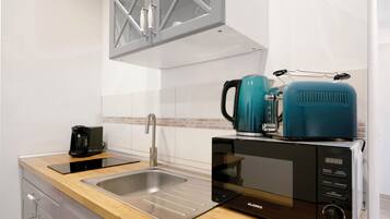 Fridge, microwave, stovetop, coffee/tea maker
