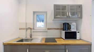Fridge, microwave, stovetop, coffee/tea maker