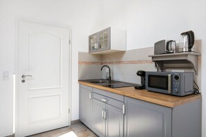 Fridge, microwave, stovetop, coffee/tea maker