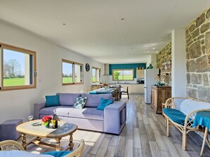 TV - Le Guernevez by Interhome (Ploubezre)