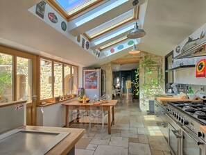 Réfrigérateur, micro-ondes, four, lave-vaisselle