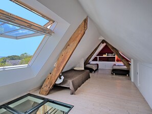 3 bedrooms, desk, iron/ironing board, WiFi