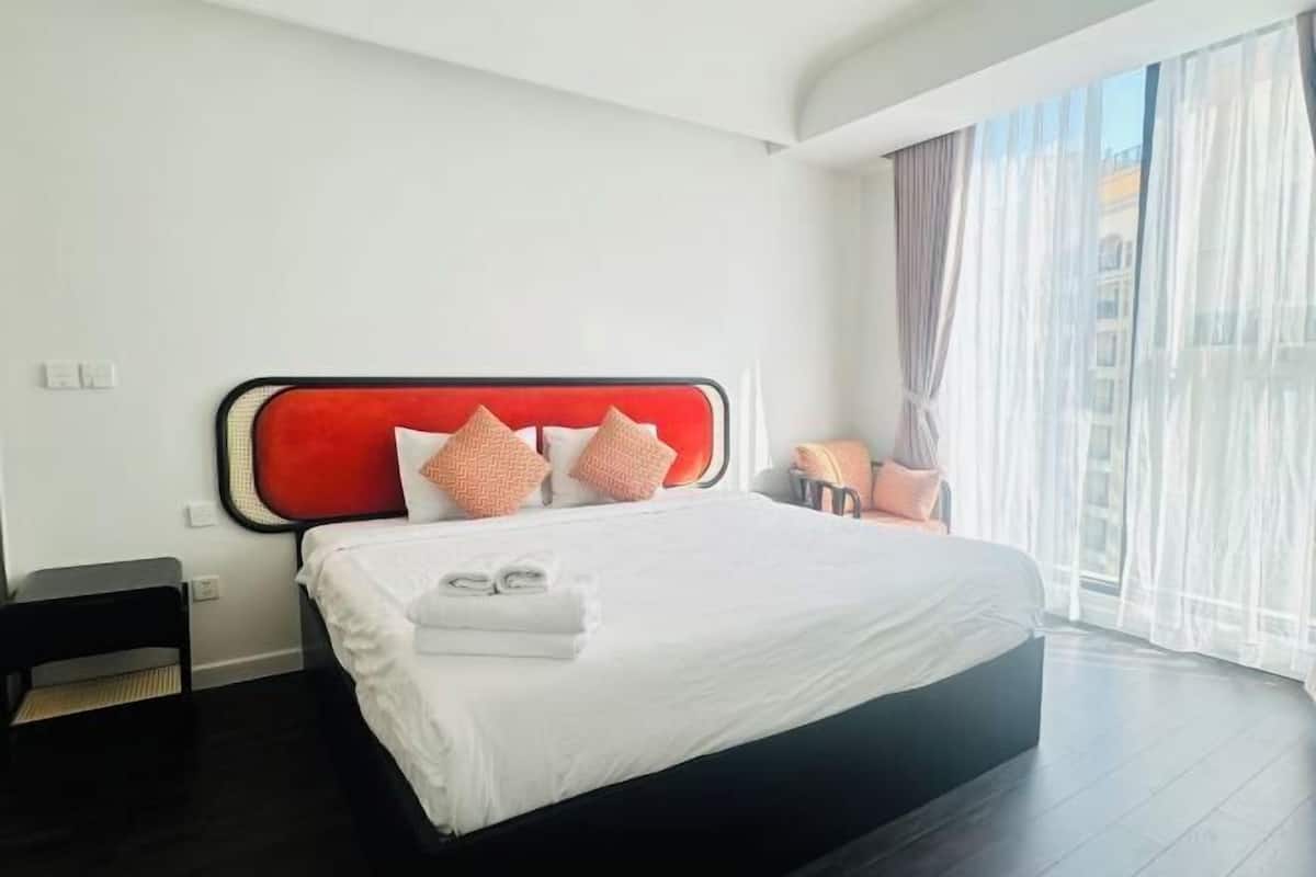 1 habitación, ropa de cama hipoalergénica y cortinas blackout