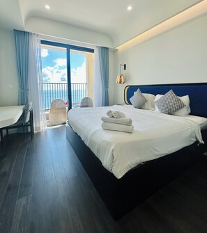 Standard Apartment, 1 King Bed, Ocean View | Hypo-allergenic bedding, blackout drapes, soundproofing - La Phan Phu Quoc Hillside Apartment (Phu Quoc)