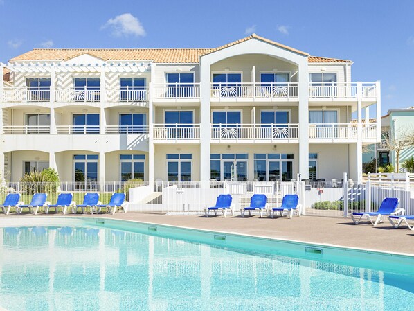 A heated pool - L'Estran (S4) by Interhome (Chateau d'Olonne)