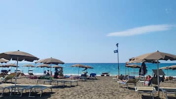 Una spiaggia nelle vicinanze