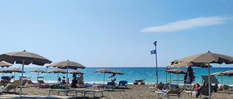 Una spiaggia nelle vicinanze