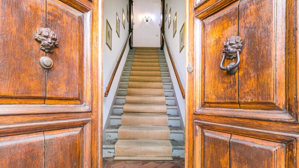 A wooden staircase with a handrail, leading to a room with a tiled floor. - Fattoria di Scaletta by Interhome (San Miniato)