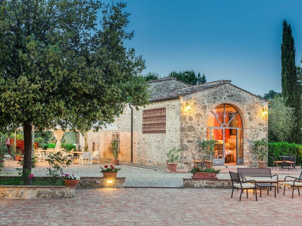 Outdoor dining - Rosa Bianca by Interhome (Colle Val d'Elsa)