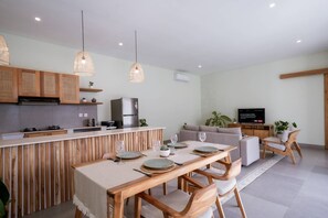 Villa, 2 Schlafzimmer, Poolblick | Esszimmer