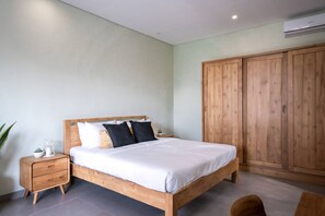 2 bedrooms, Egyptian cotton sheets, premium bedding, in-room safe - Villa Tidore Munggu (Munggu)