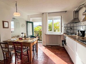 Refrigerador, horno, lavavajillas, tostadora