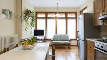 Kühlschrank, Mikrowelle, Ofen, Geschirrspüler