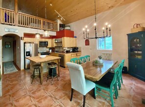 Microwave, oven, stovetop, dishwasher - Spacious Cabin-6 min to AF Resort, min to hiking,biking,restaurants,grocerystore (Angel Fire)