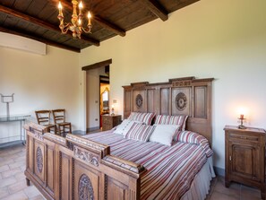 3 bedrooms, desk, WiFi