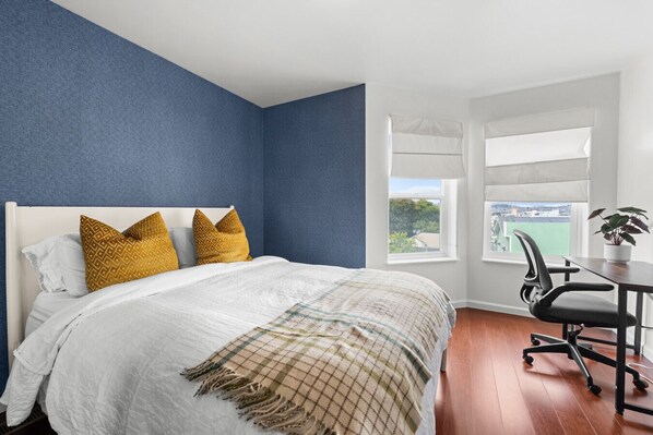 Desk, iron/ironing board, WiFi, bed sheets