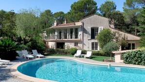 A large house with a swimming pool, surrounded by trees and greenery. - Le Murier by Interhome (Fréjus)