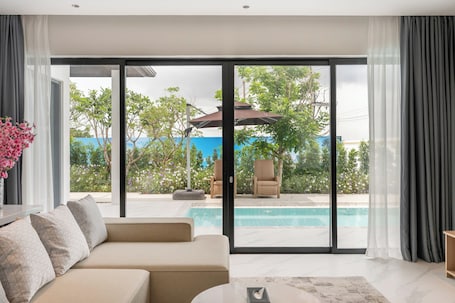 Club House, 6 Bedrooms, Private Pool | Living area | 14-inch TV with cable channels