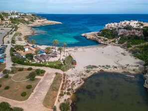 بالقرب من الشاطئ