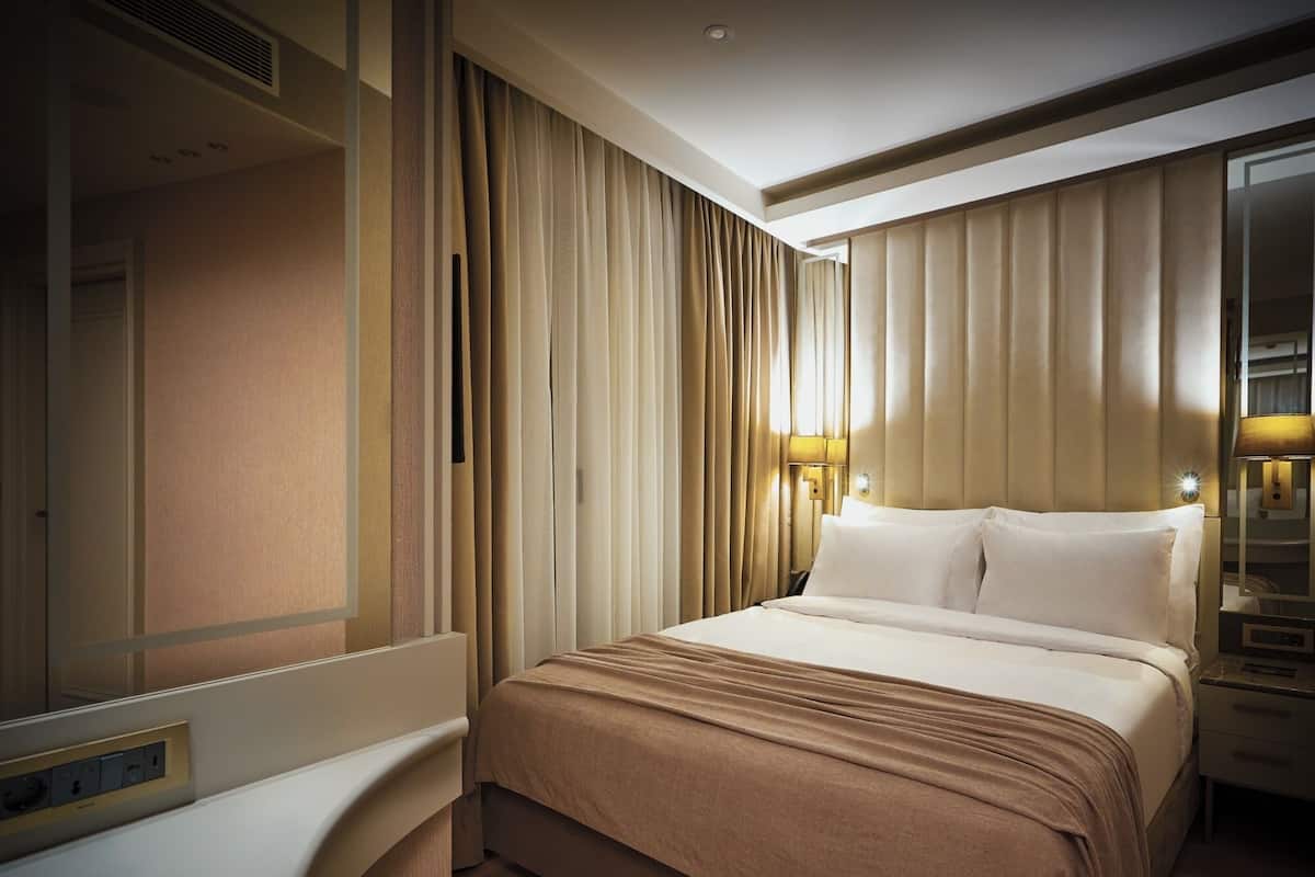 Classic Double Room No Window | 迷你吧、客房内保险箱、免费 WiFi、床单