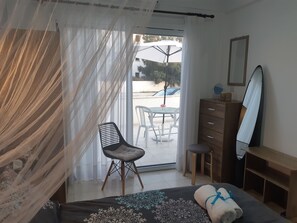 1 soverom, safe på rommet, skrivebord og strykejern/-brett