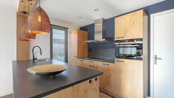 KĂŒhlschrank, Mikrowelle, Ofen, Herdplatte