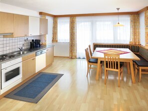 Fridge, dishwasher, toaster, cookware/dishes/utensils - Apartment Sonne by Interhome (Zell am Ziller)