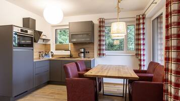 Kühlschrank, Mikrowelle, Ofen, Geschirrspüler
