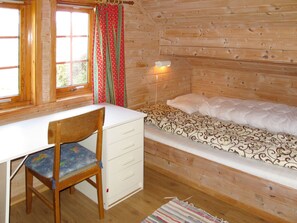 3 bedrooms, desk, WiFi