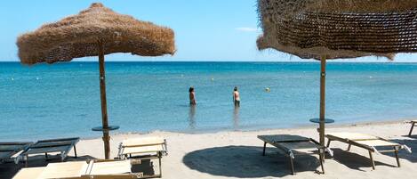 Una spiaggia nelle vicinanze